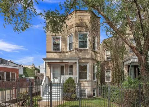 1718 W Morse Ave, Chicago, IL 60626