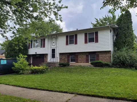 5257 Arquilla Dr, Richton Park, IL 60471