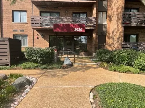 2020 Chestnut Ave #103, Glenview, IL 60025