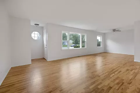 244 E Berkley Ln, Hoffman Estates, IL 60169 photo 3
