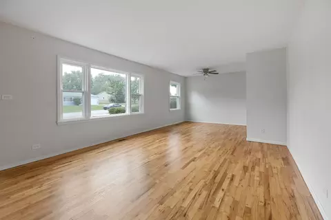 244 E Berkley Ln, Hoffman Estates, IL 60169 photo 4