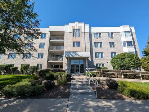 10720 S Washington St #204, Oak Lawn, IL 60453