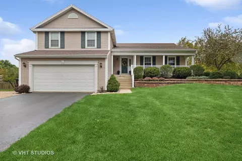 650 Barton Ln, Crystal Lake, IL 60014