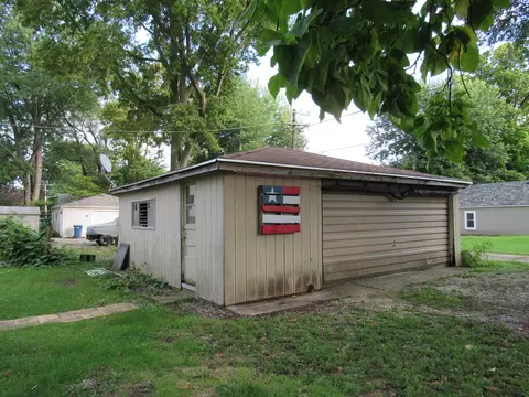 933 E Jackson St, Morris, IL 60450 photo 2