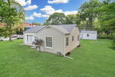 245 S Calumet Ave, Aurora, IL 60506