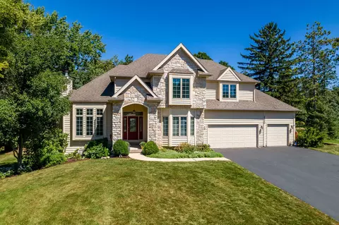 1320 Infanta Ct, Woodstock, IL 60098