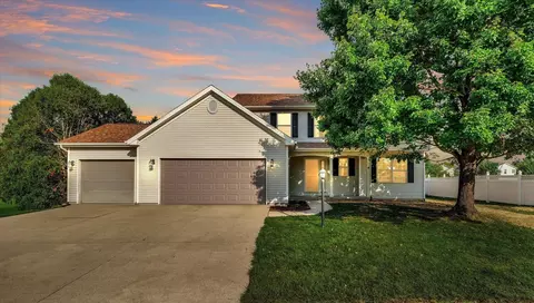 1704 S Southfield Dr, Mahomet, IL 61853