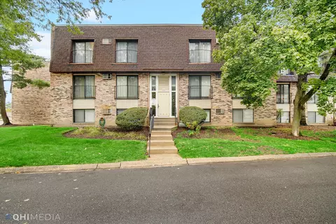 204 S Waters Edge Dr #301, Glendale Heights, IL 60139