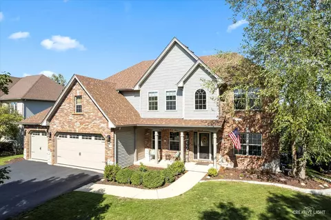204 Holly Ln, Oswego, IL 60543