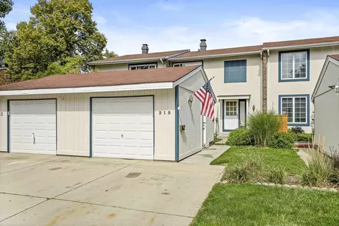 215 Oakwood Ln, Bloomingdale, IL 60108