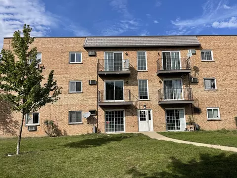 159 W Elk Trl #359, Carol Stream, IL 60188