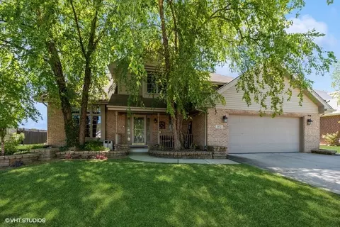 1372 Lahard Rd, New Lenox, IL 60451