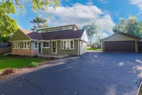 1027 N Clarendon Dr, Round Lake Beach, IL 60073