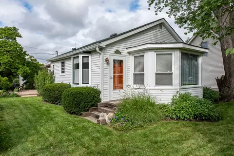 33343 N Indian Ln, Grayslake, IL 60030