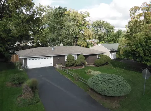 722 N Elmwood Dr, Aurora, IL 60506