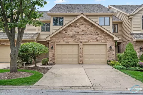 8532 Thistlewood Ct #8532, Darien, IL 60561