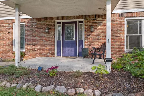 13975 Wagner Dr, Bloomington, IL 61705 photo 2