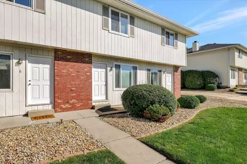 1510 Hancock Dr #7, Normal, IL 61761 photo 3