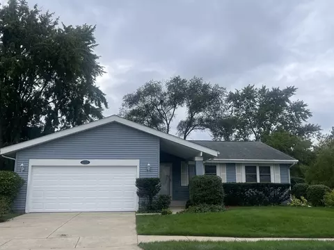2729 Wild Plum St, Woodridge, IL 60517