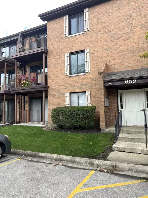 659 N Briar Hill Ln #4, Addison, IL 60101