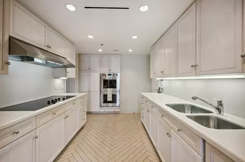 180 E Pearson St #5704, Chicago, IL 60611 photo 11