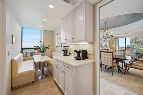 180 E Pearson St #5704, Chicago, IL 60611 photo 14