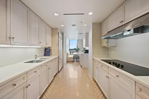 180 E Pearson St #5704, Chicago, IL 60611 photo 10