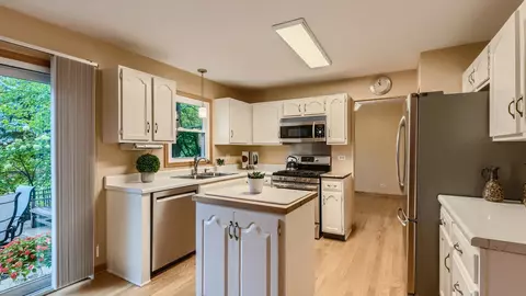3980 N Parkside Dr, Hoffman Estates, IL 60192 photo 8