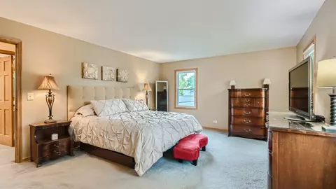 3980 N Parkside Dr, Hoffman Estates, IL 60192 photo 17
