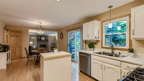3980 N Parkside Dr, Hoffman Estates, IL 60192 photo 10