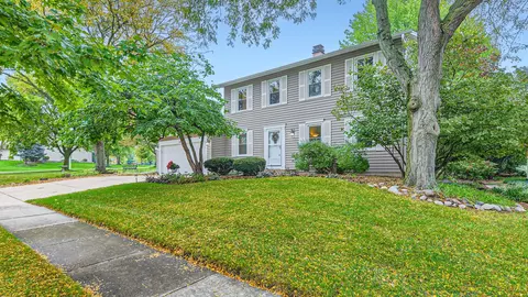 3980 N Parkside Dr, Hoffman Estates, IL 60192
