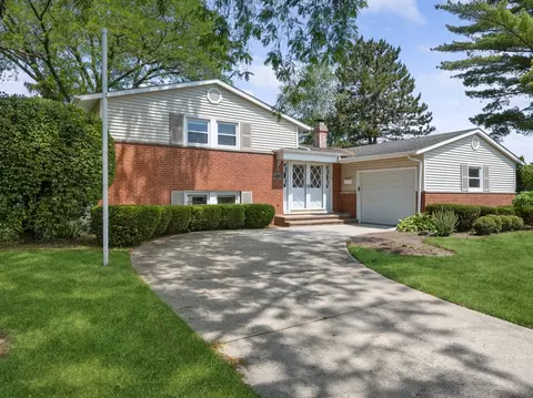 2228 N Champlain St, Arlington Heights, IL 60004