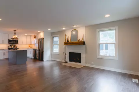 918 Webster Ln, Des Plaines, IL 60016 photo 10