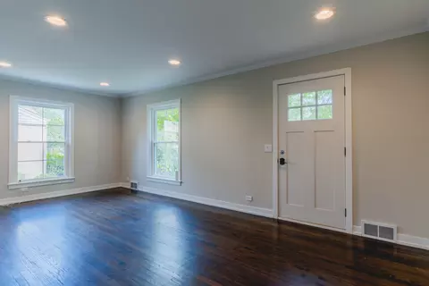 918 Webster Ln, Des Plaines, IL 60016 photo 4