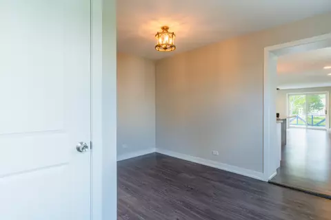 918 Webster Ln, Des Plaines, IL 60016 photo 8