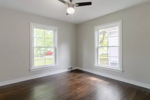 918 Webster Ln, Des Plaines, IL 60016 photo 14