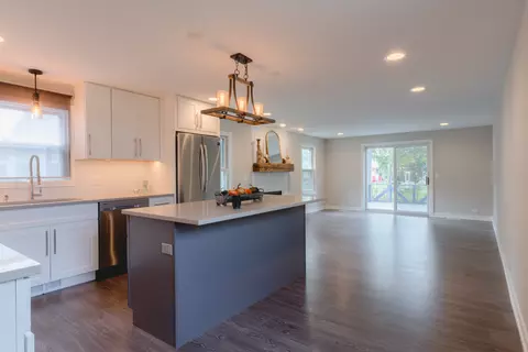 918 Webster Ln, Des Plaines, IL 60016 photo 9