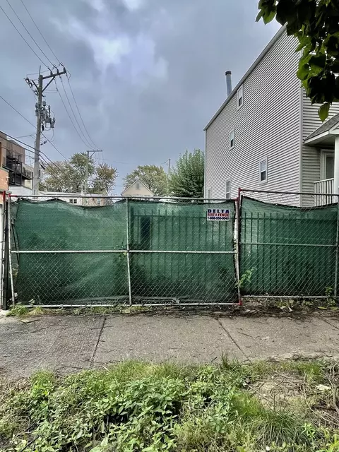 2745 N Bosworth Ave, Chicago, IL 60614