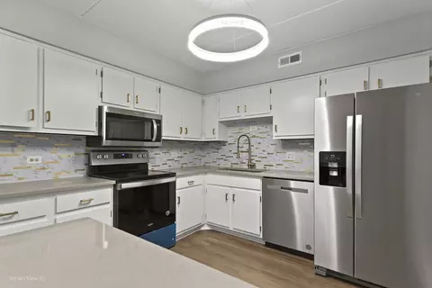 603 S Des Plaines River Rd #2B, Des Plaines, IL 60016 photo 6