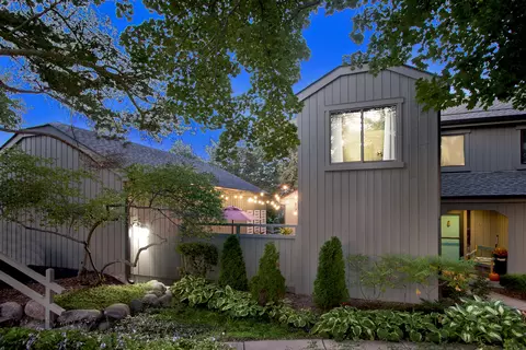 91 Shoreline Rd, Lake Barrington, IL 60010