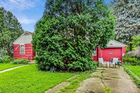 18 N Adams St, Westmont, IL 60559