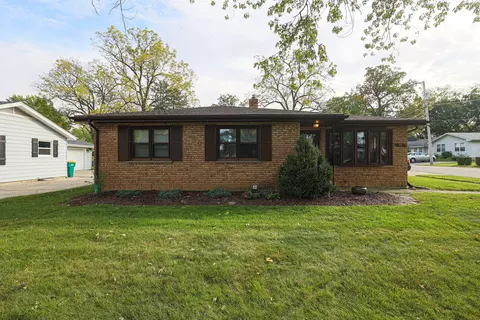 99 Harvey Ave, Grayslake, IL 60030