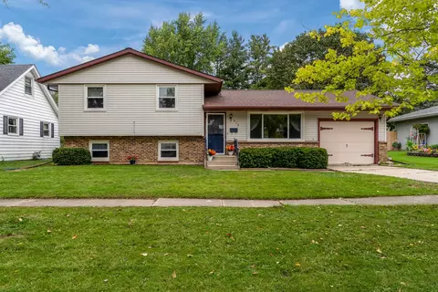916 E 5th St, Belvidere, IL 61008