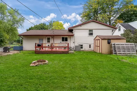 916 E 5th St, Belvidere, IL 61008 photo 6