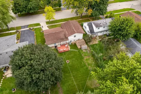916 E 5th St, Belvidere, IL 61008 photo 4