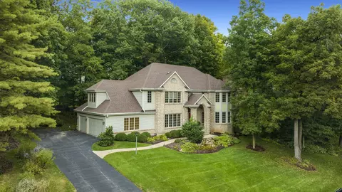 5030 Regents Park Rd, Rockford, IL 61107