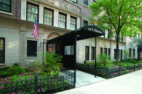 230 E Delaware Pl #6W, Chicago, IL 60611