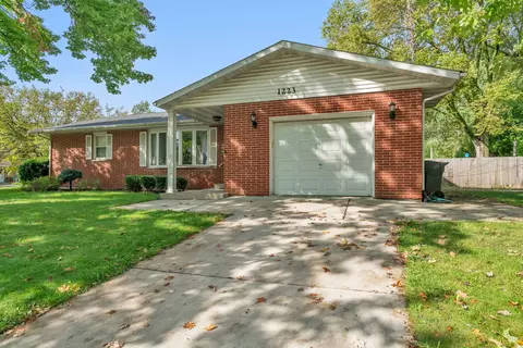 1223 Gladys Ave, Morris, IL 60450 photo 2