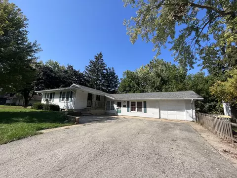 17 E Jones St, Plano, IL 60545