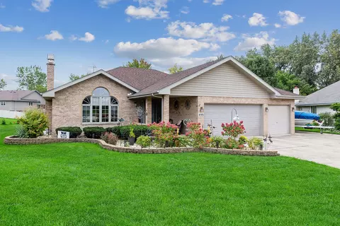 1016 Kylemore Ct, Lockport, IL 60441
